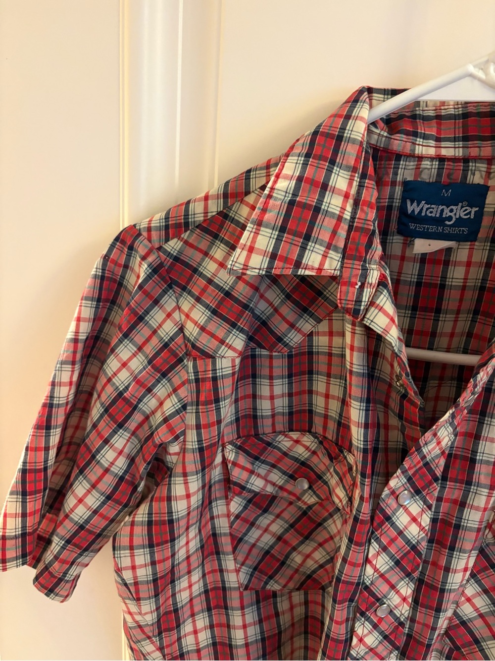 Vintage Wrangler Men’s Red Plaid Short-Sleeve Pearl Button Western Shirt - Picture 3 of 16